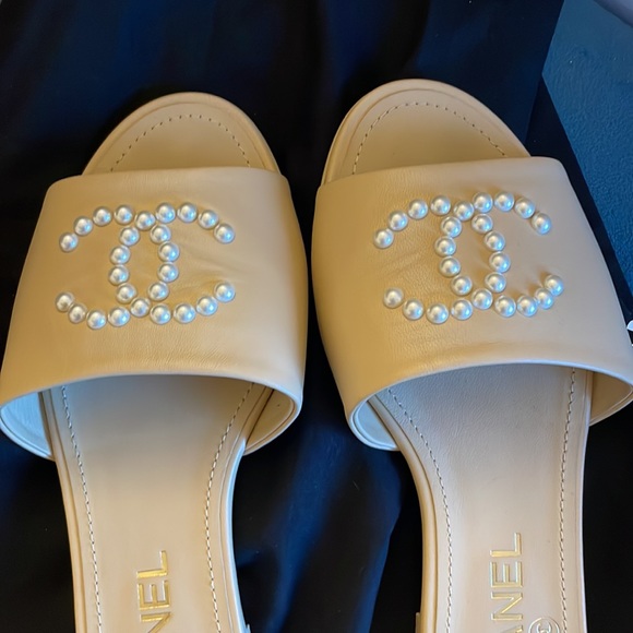 Chanel pearl sandals - Picture 2 of 6